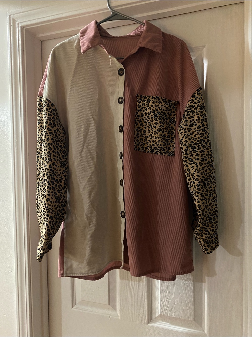 Colorblock Pink and Cream Leopard Sleeve Button-Up Top ut